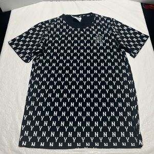 MLB Black and White NY Patterned Tee